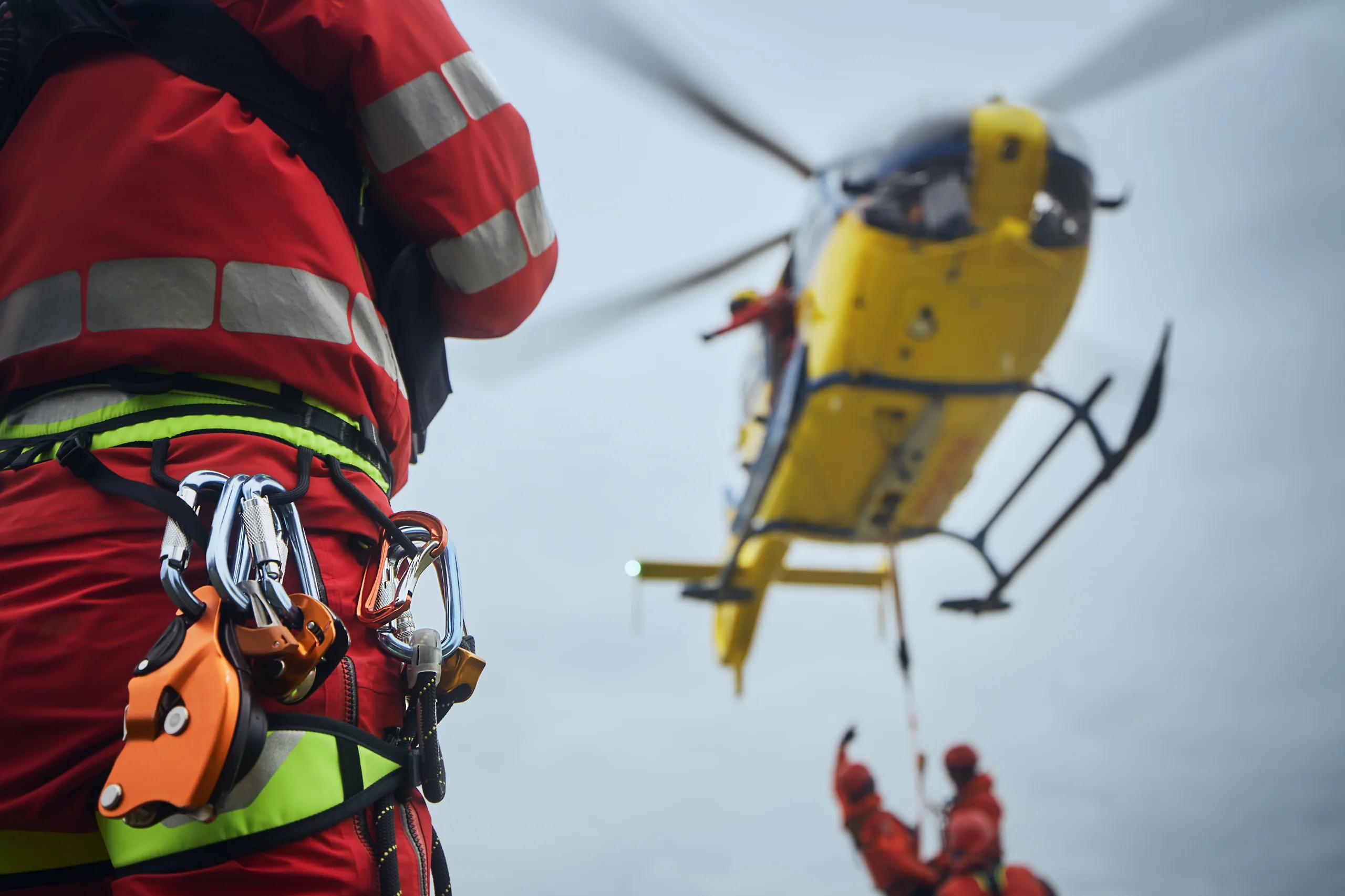 Helikopter ratunkowy w górach